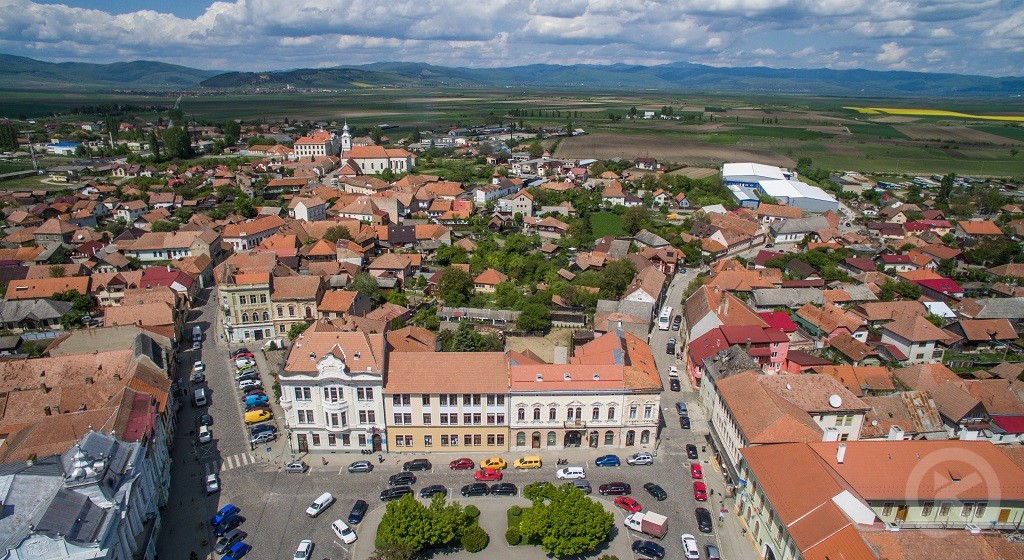 K&eacute;zdiv&aacute;s&aacute;rhely - H&aacute;romsz&eacute;k Kultur&aacute;lis Sz&iacute;ve