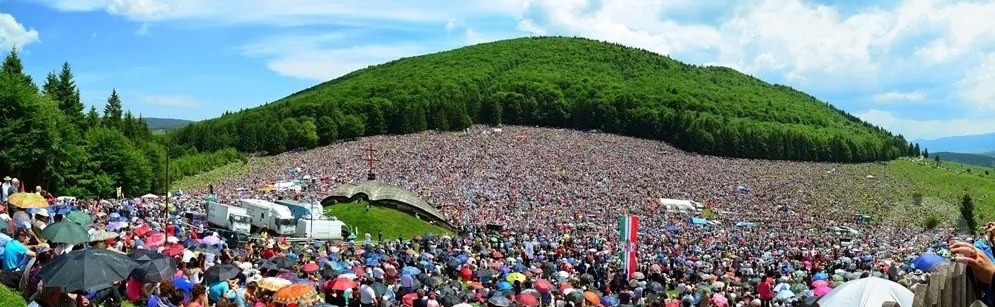 K&aacute;poln&aacute;sfalu &ndash; A Hargita &ouml;lel&eacute;s&eacute;ben fekvő sz&eacute;kely falu turisztikai kalauza